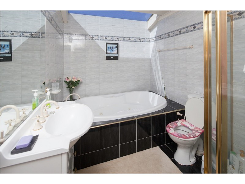 8 Dotterel Close, Doveton VIC 3177
