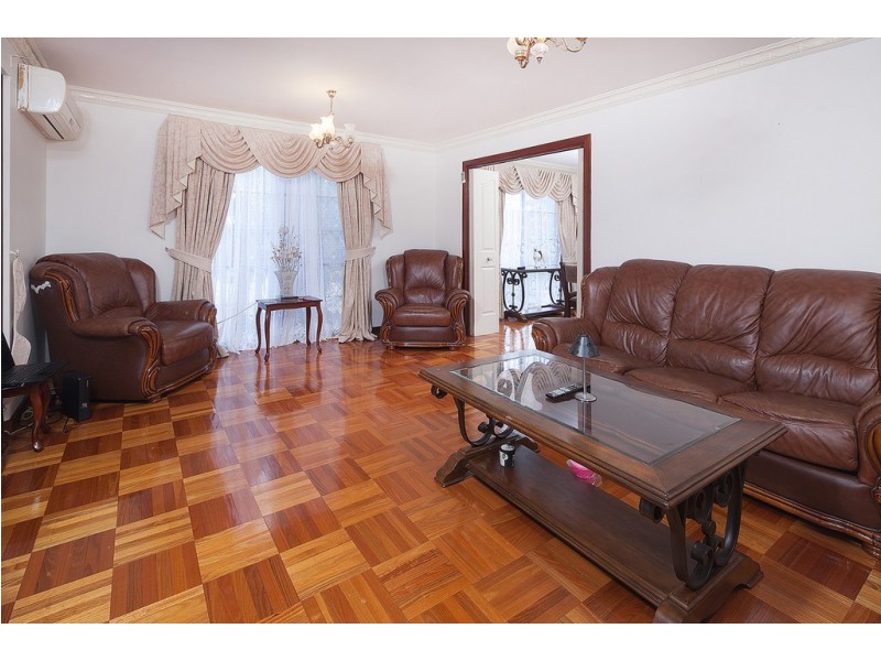 16 George Bass Avenue, Endeavour Hills VIC 3802