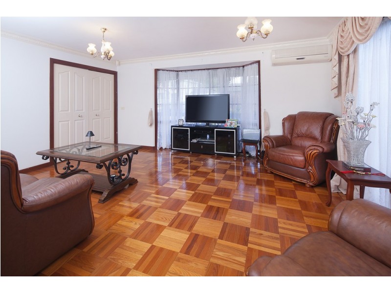 16 George Bass Avenue, Endeavour Hills VIC 3802