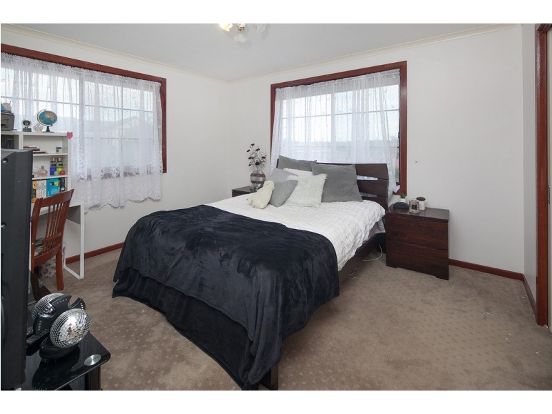 16 George Bass Avenue, Endeavour Hills VIC 3802