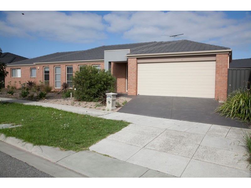 223 Paterson Drive, Lynbrook VIC 3975