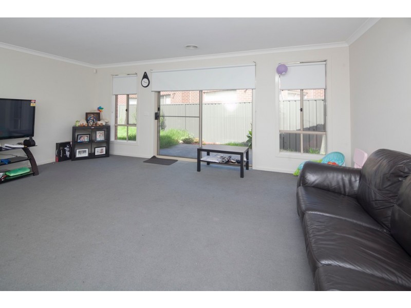 223 Paterson Drive, Lynbrook VIC 3975