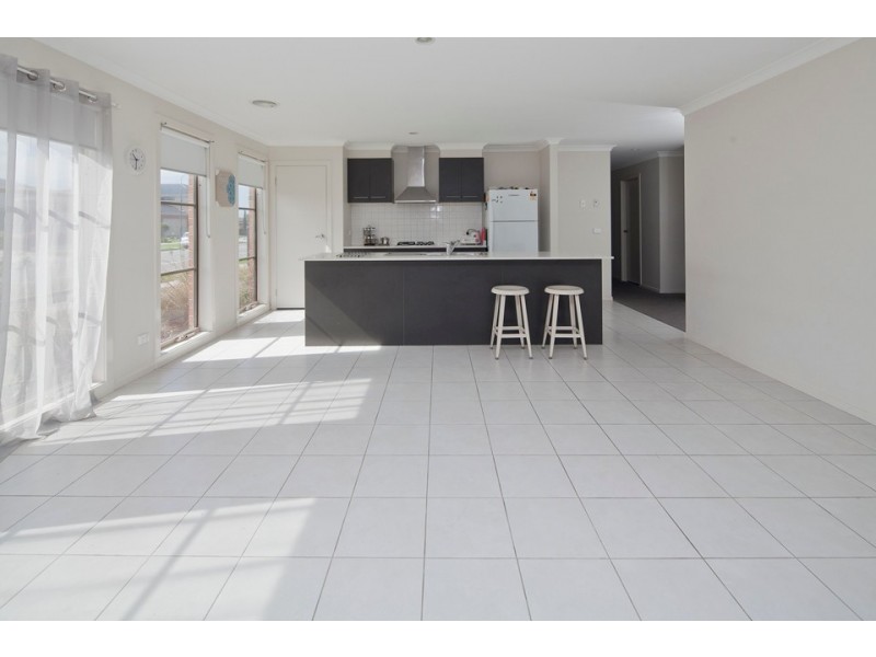 223 Paterson Drive, Lynbrook VIC 3975