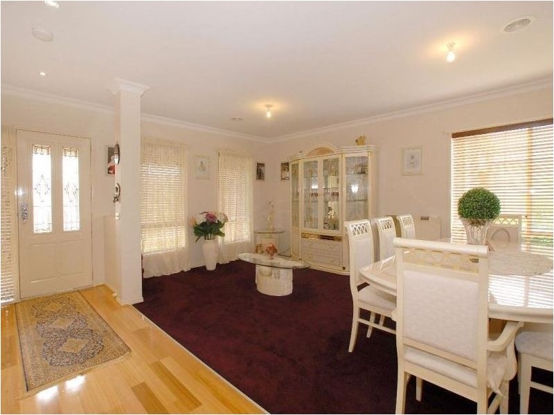 23 Sussex Avenue, Cranbourne North VIC 3977