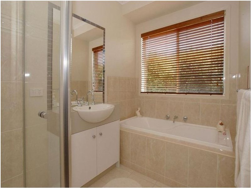 23 Sussex Avenue, Cranbourne North VIC 3977