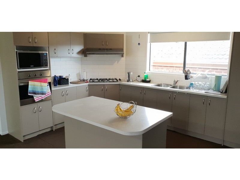 11 Golden Wattle Court, Cranbourne VIC 3977