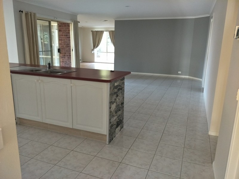 4 Edwin Street, Narre Warren South VIC 3805