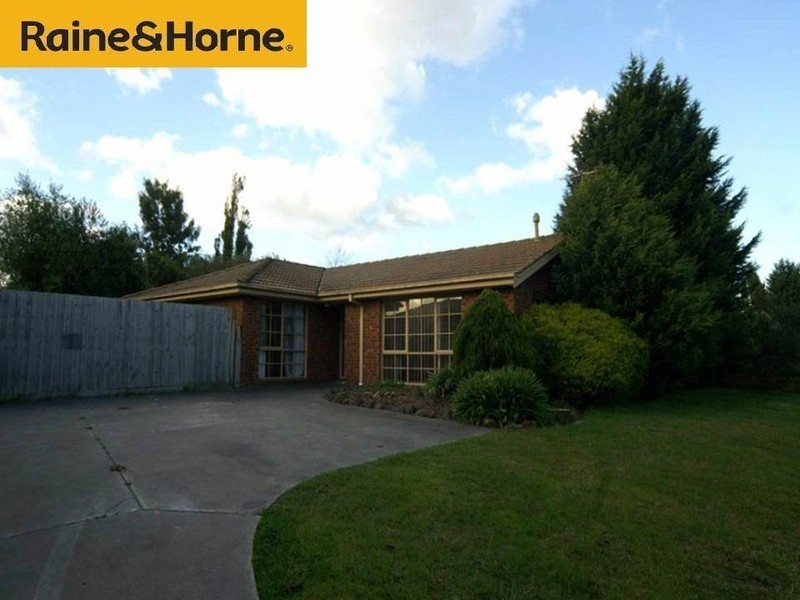 30 Kennington Park Dr, Endeavour Hills VIC 3802