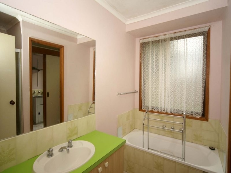 30 Kennington Park Dr, Endeavour Hills VIC 3802