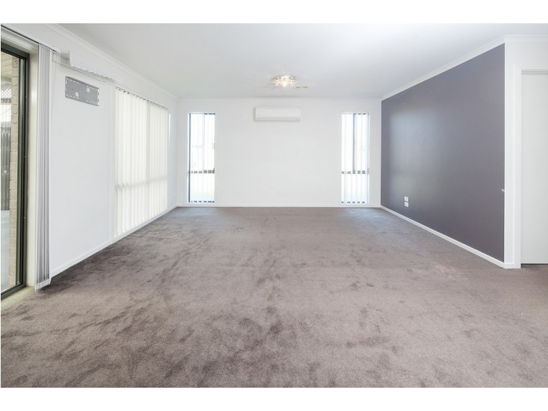 152 Rosebank Drive, Cranbourne North VIC 3977