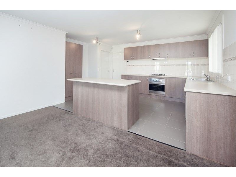 152 Rosebank Drive, Cranbourne North VIC 3977