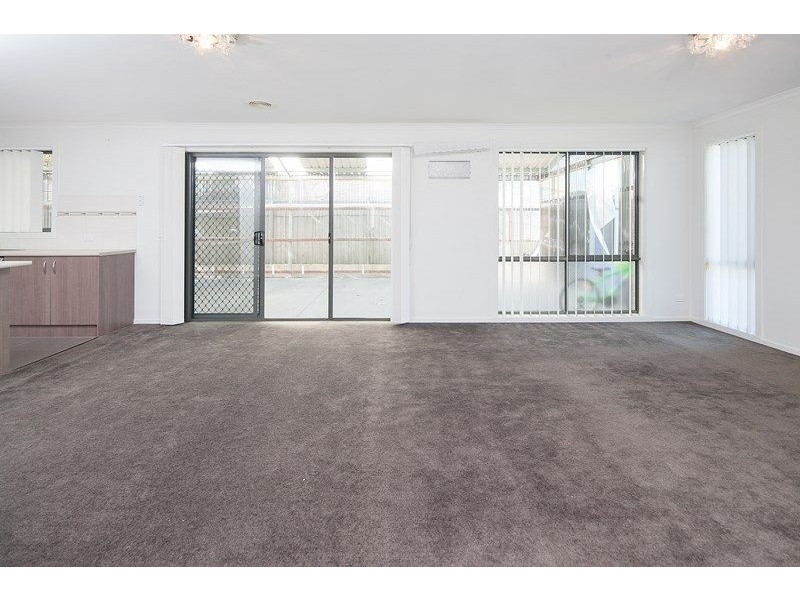 152 Rosebank Drive, Cranbourne North VIC 3977