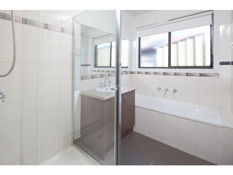 152 Rosebank Drive, Cranbourne North VIC 3977