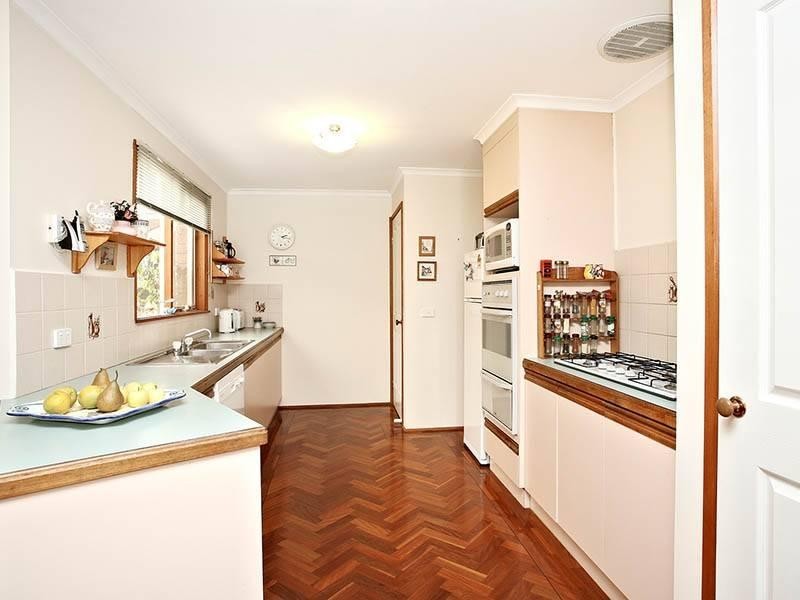 51 Warrawong Dr, Berwick VIC 3806