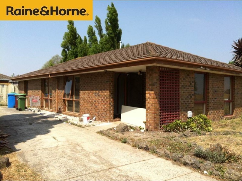 6 Elandra Way, Cranbourne West VIC 3977