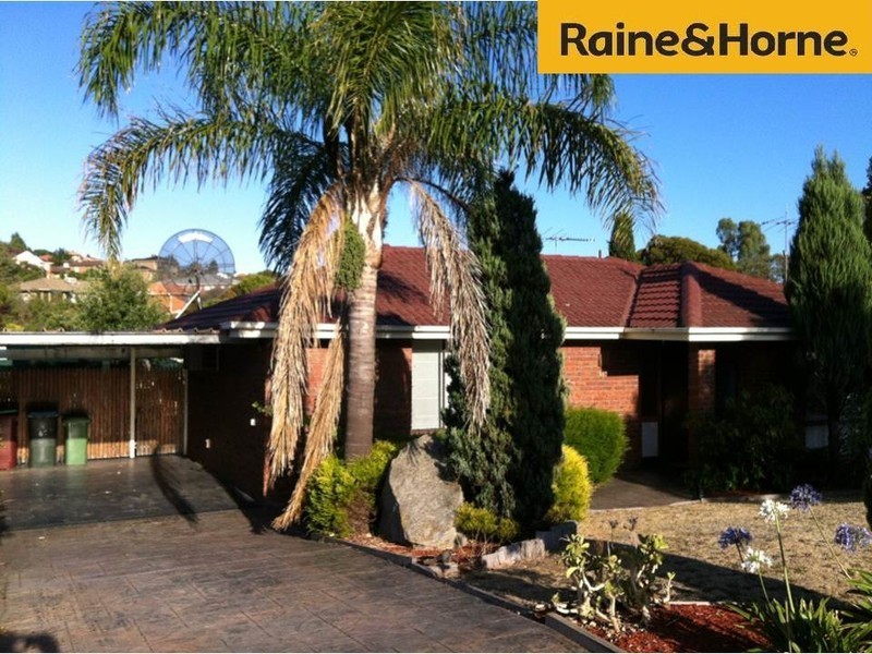 63 Sydney Parkinson Ave, Endeavour Hills VIC 3802