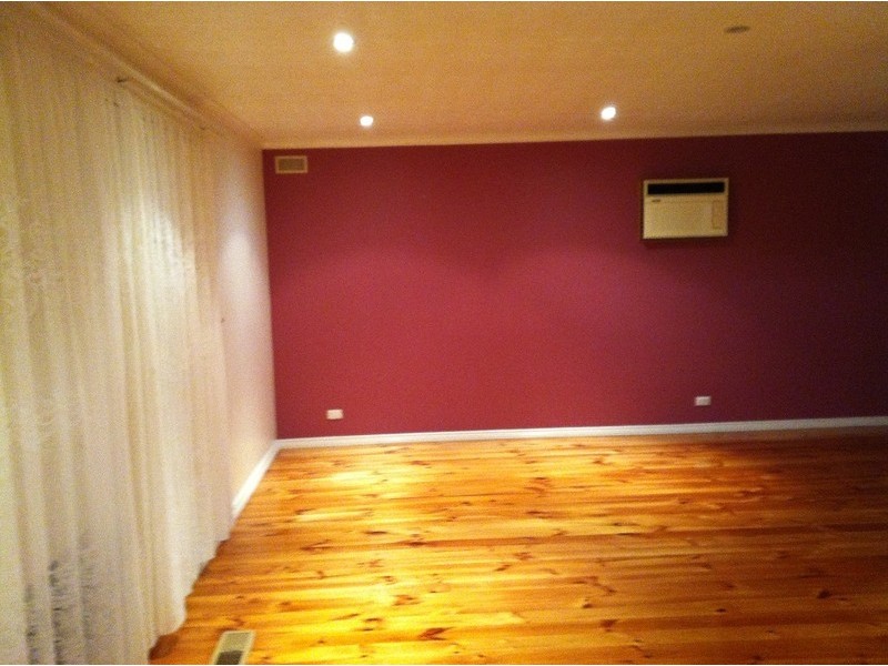 63 Sydney Parkinson Ave, Endeavour Hills VIC 3802