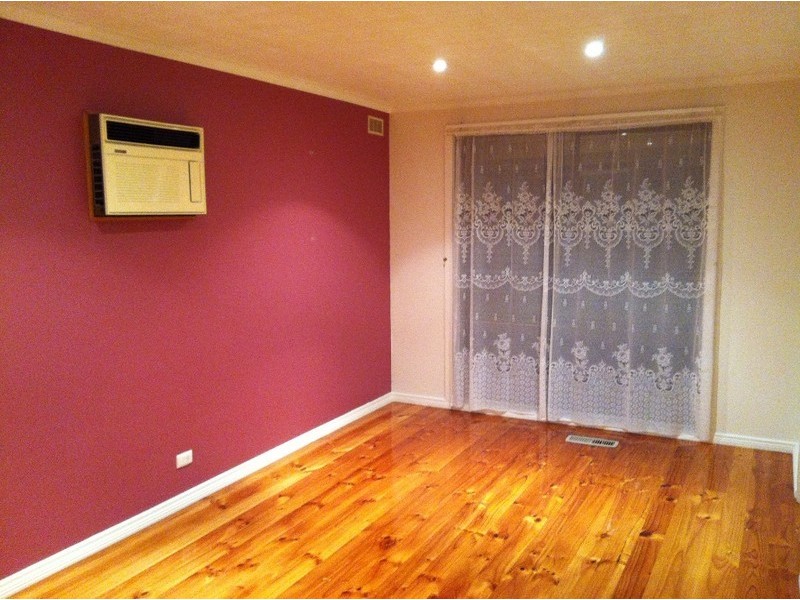 63 Sydney Parkinson Ave, Endeavour Hills VIC 3802