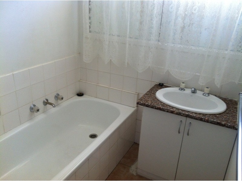 4/2a Canberra Ave, Dandenong VIC 3175