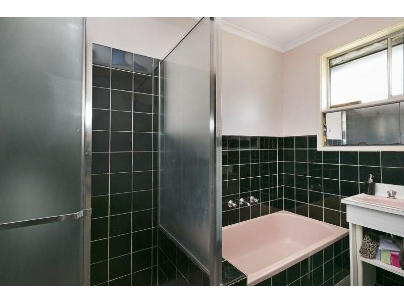 2/16 STAWELL STREET, Cranbourne VIC 3977