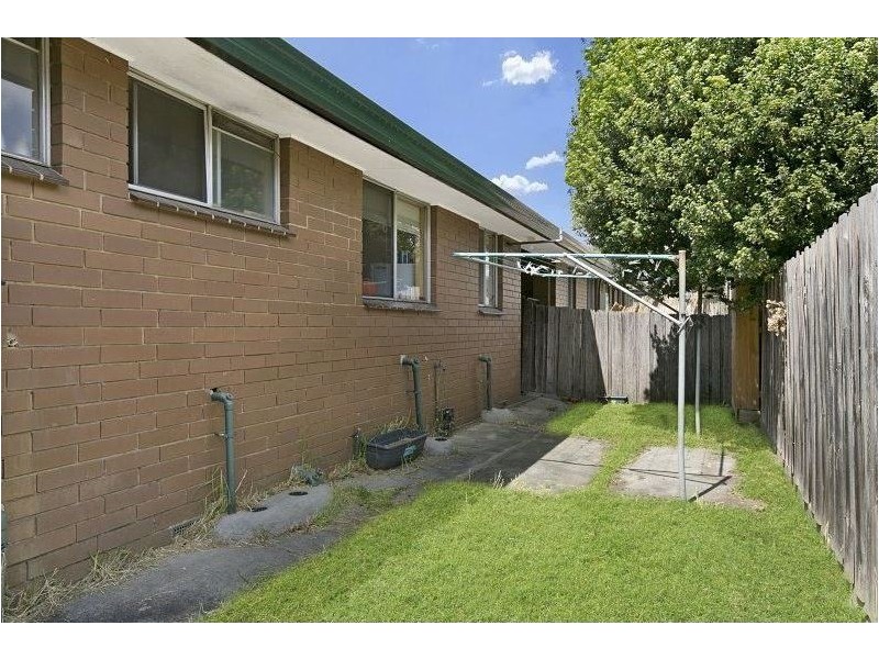 2/16 STAWELL STREET, Cranbourne VIC 3977