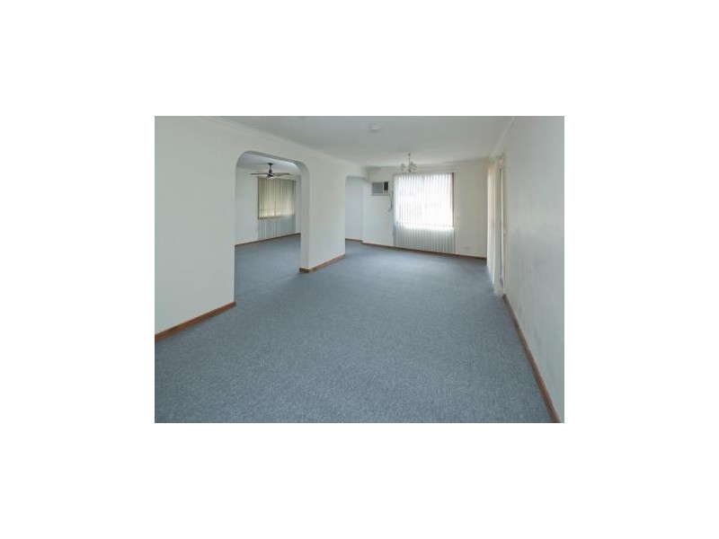 16 Valerie Dr, Cranbourne VIC 3977