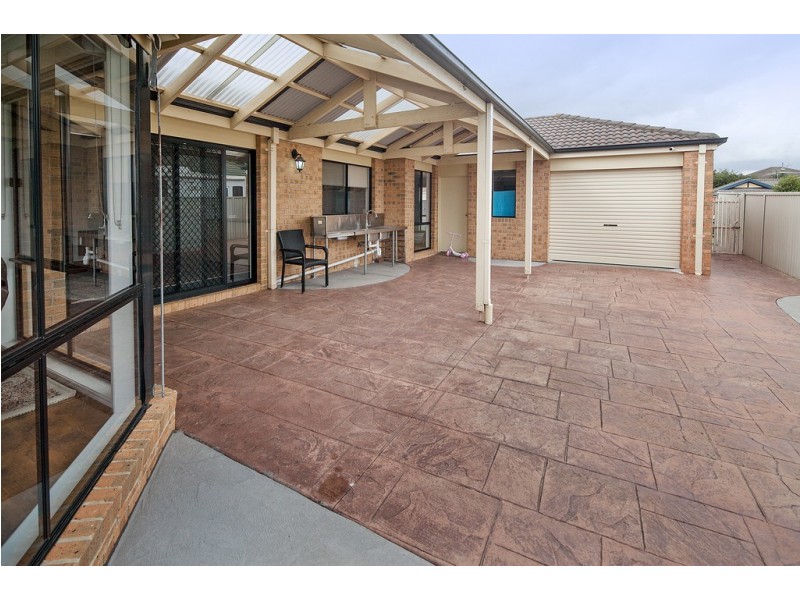 4 Ashbrook Way, Cranbourne West VIC 3977