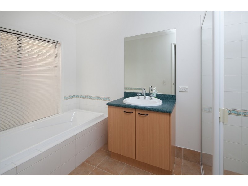 4 Ashbrook Way, Cranbourne West VIC 3977