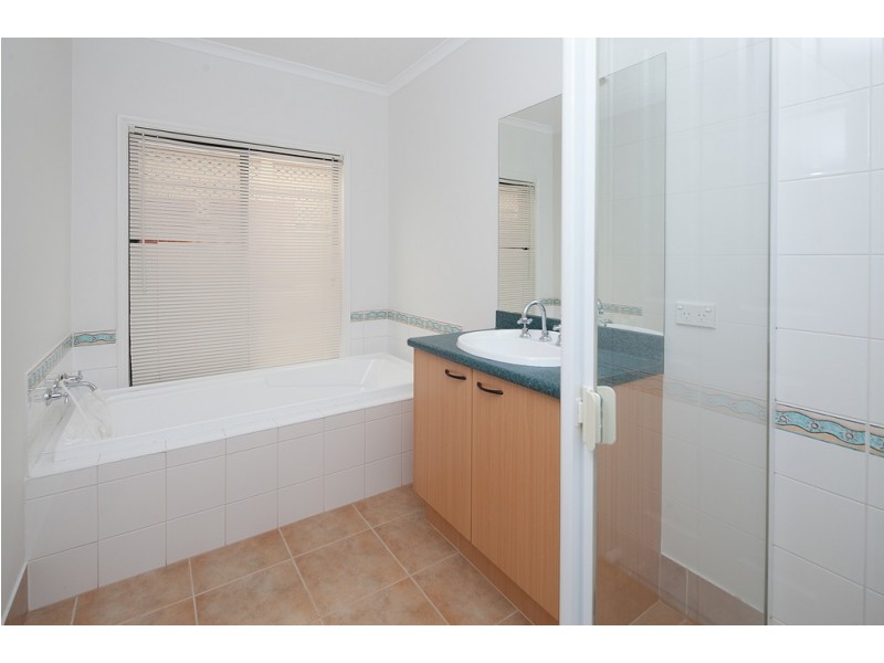 4 Ashbrook Way, Cranbourne West VIC 3977