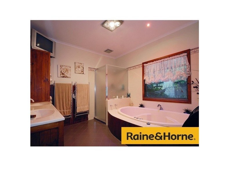 40 Bakers Rd, Clyde VIC 3978