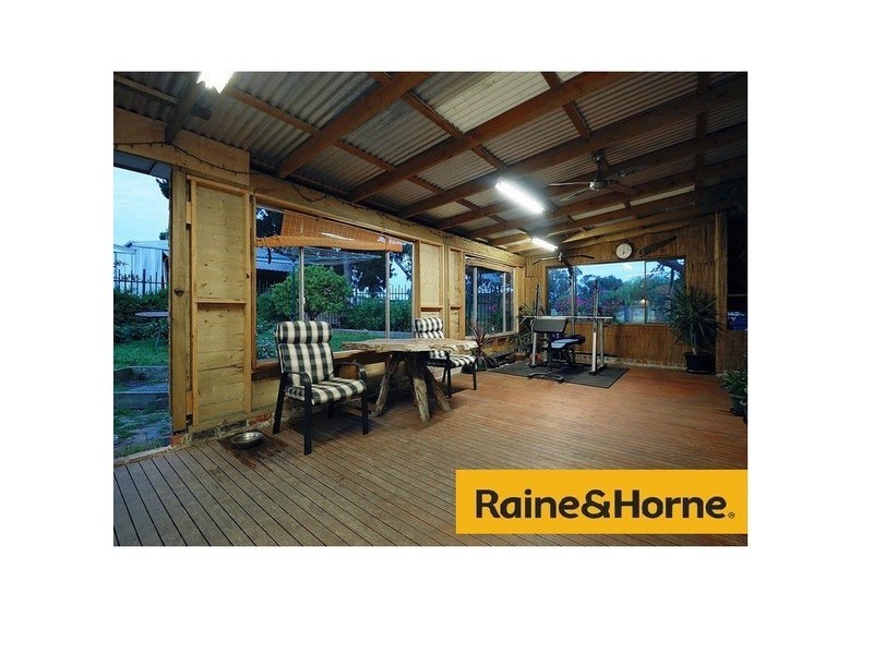 40 Bakers Rd, Clyde VIC 3978