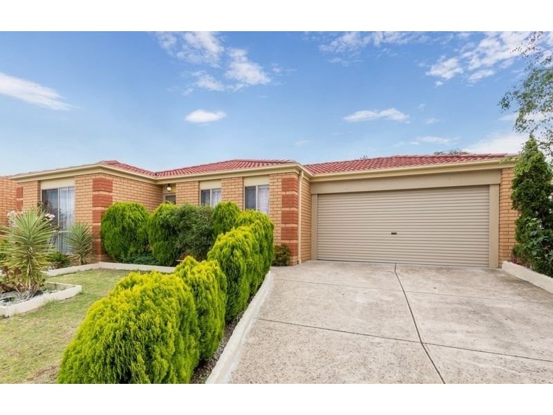 10 Mariner Close, Cranbourne North VIC 3977