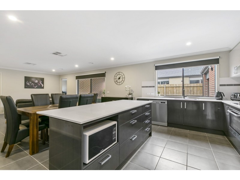 37 Rodeo Drive, Lang Lang VIC 3984