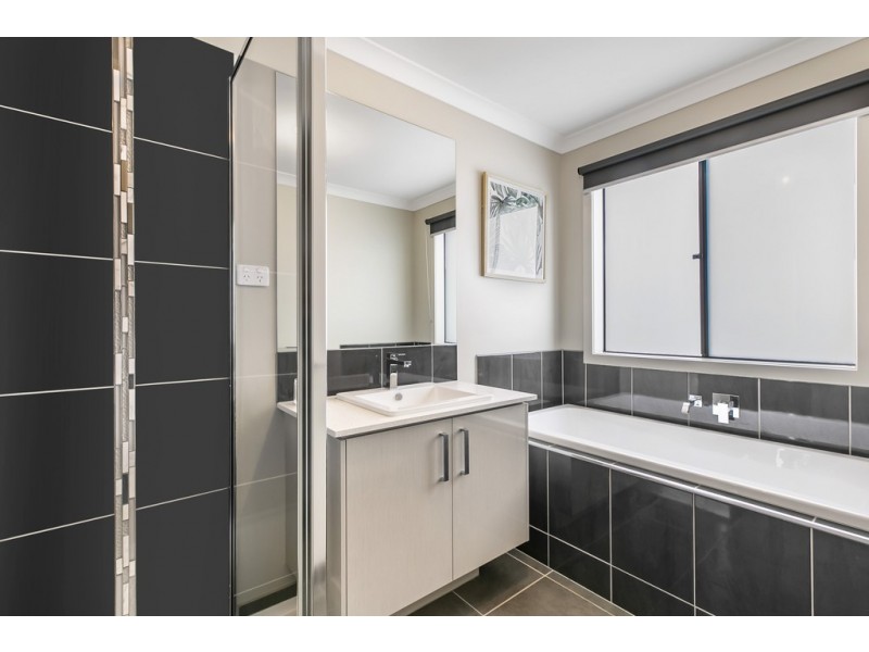 37 Rodeo Drive, Lang Lang VIC 3984