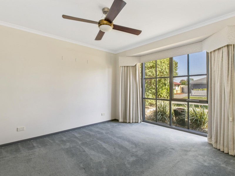 59 Hamilton Dr, Cranbourne North VIC 3977