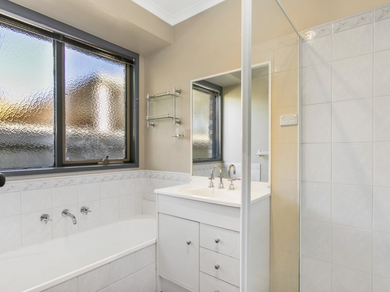 59 Hamilton Dr, Cranbourne North VIC 3977