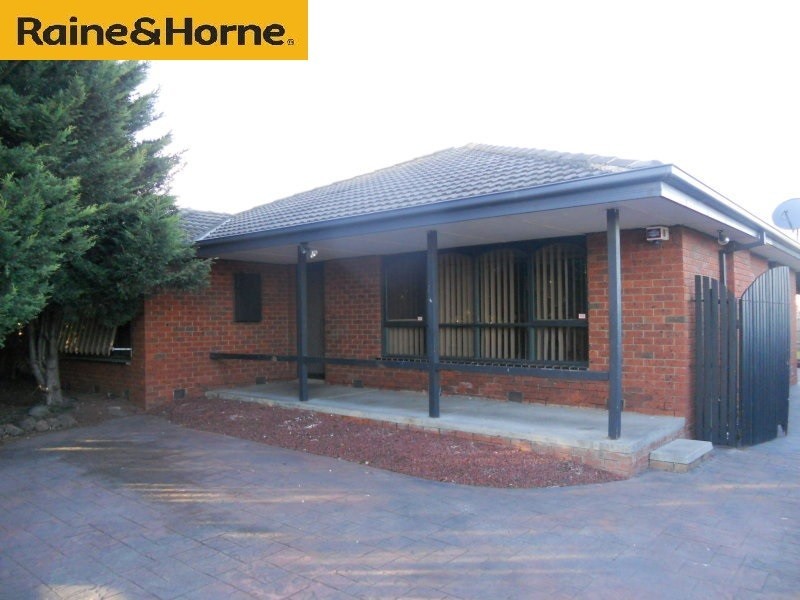 14 Pound Rd, Hampton Park VIC 3976