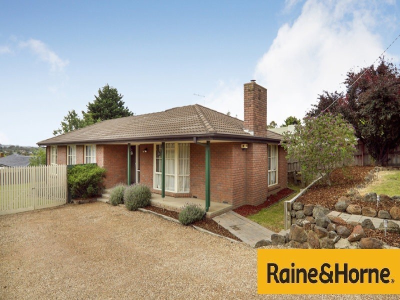 2 Fitzgerald Rd, Hallam VIC 3803