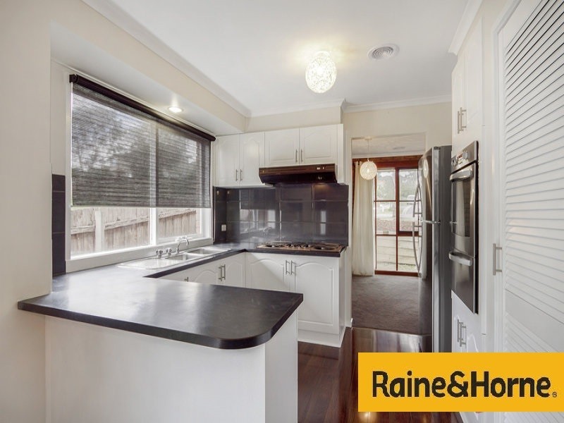 2 Fitzgerald Rd, Hallam VIC 3803