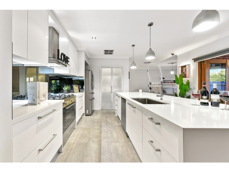 11 Powerscout Retreat, Cranbourne VIC 3977