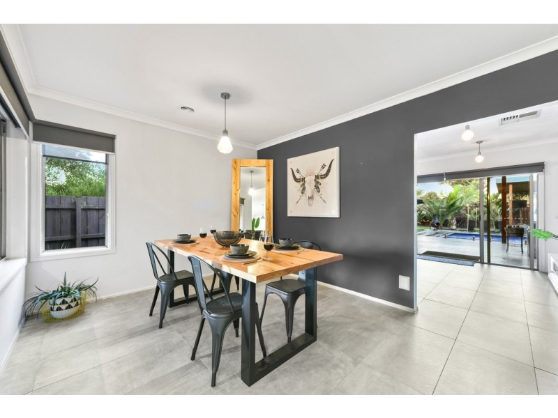 11 Powerscout Retreat, Cranbourne VIC 3977