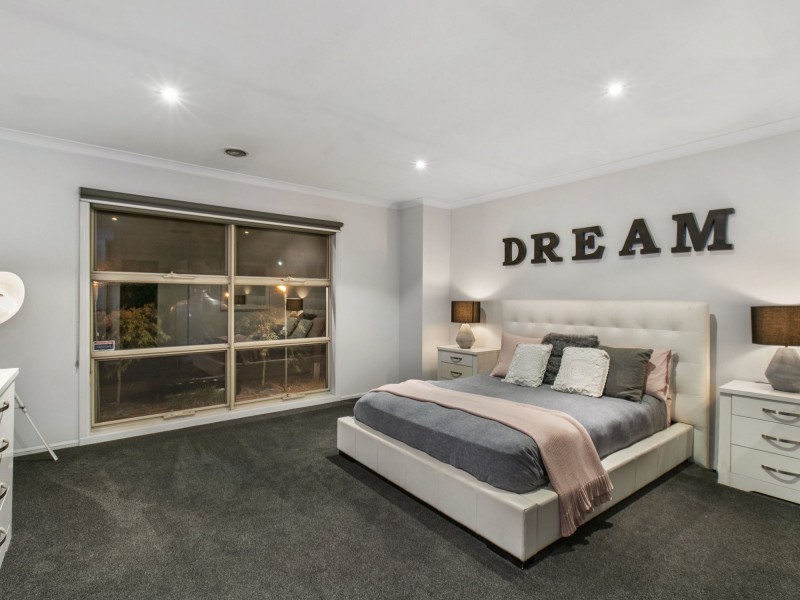 11 Powerscout Retreat, Cranbourne VIC 3977