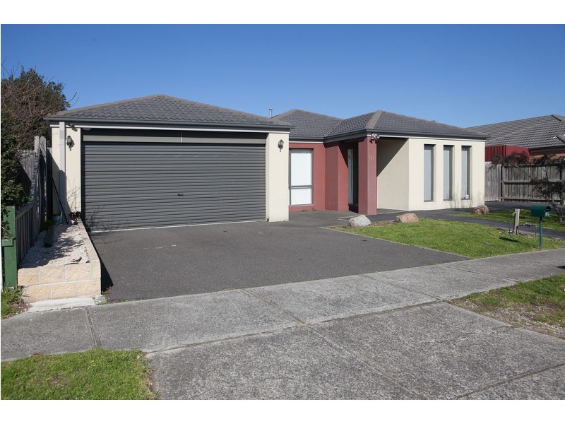 152 Rosebank Drive, Cranbourne North VIC 3977