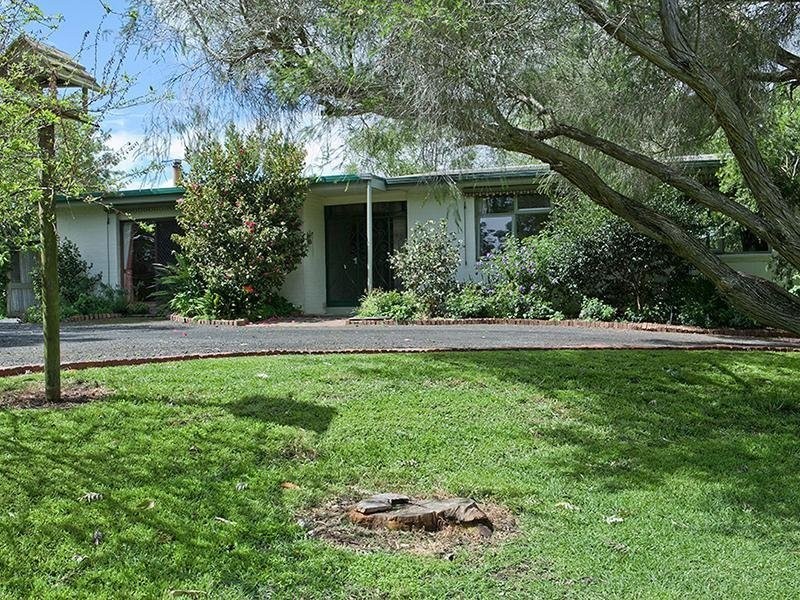 35 Bakers Rd, Clyde VIC 3978