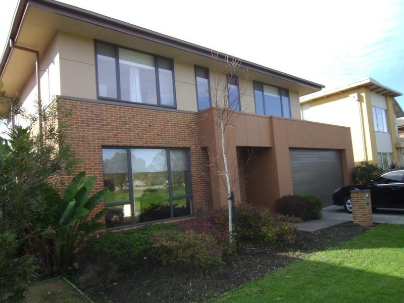 17 Dresden Drive, Waterways VIC 3195