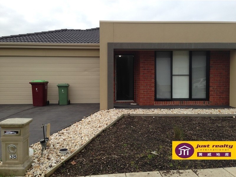 38 Hal Porter Terrace, Lynbrook VIC 3975