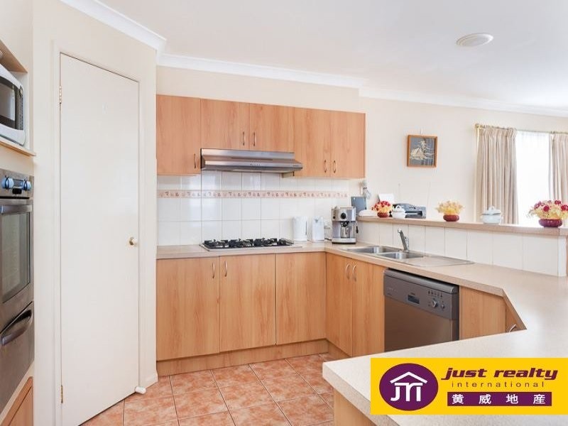 10 Drovers Retreat, Narre Warren South VIC 3805