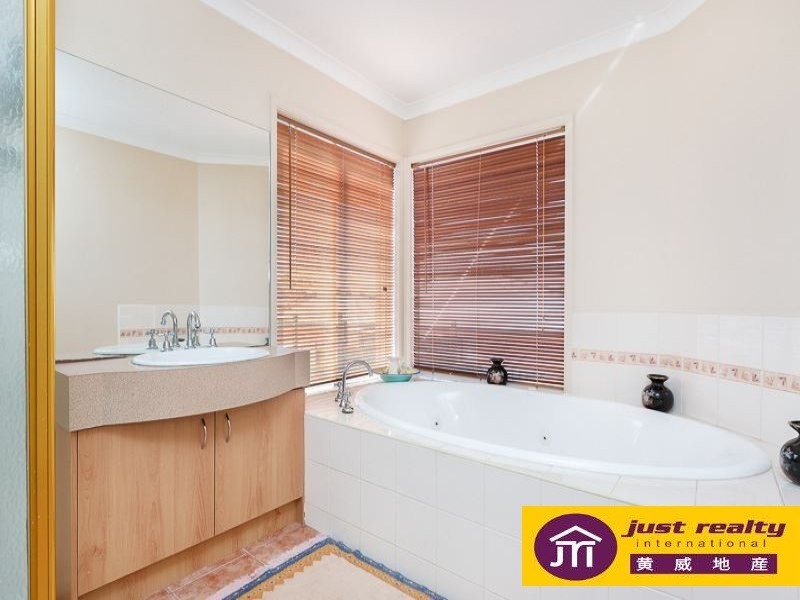 10 Drovers Retreat, Narre Warren South VIC 3805