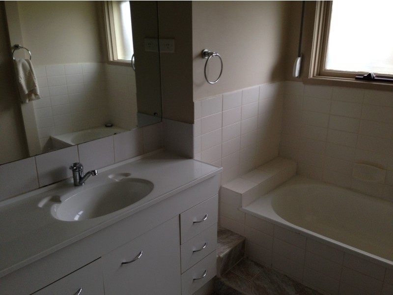 13 Dampier Court, Endeavour Hills VIC 3802