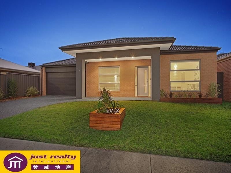 10 Galenia Street, Cranbourne North VIC 3977